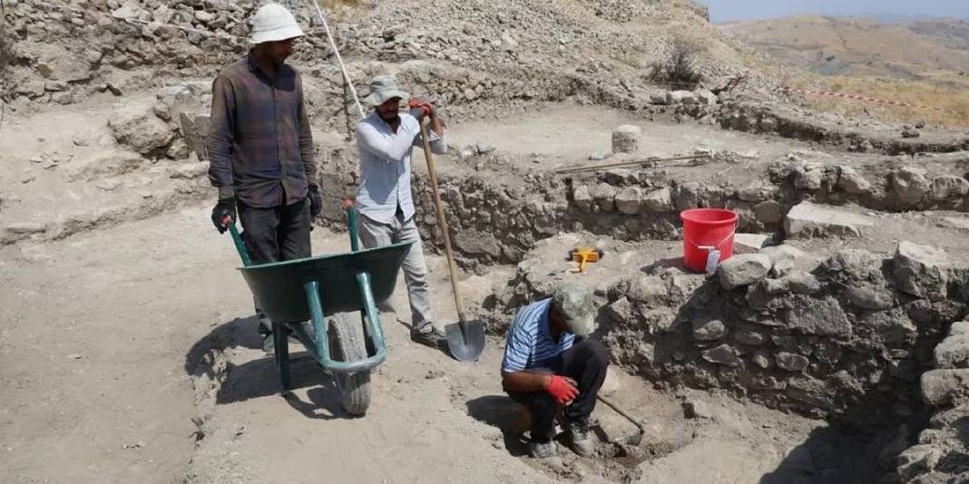 3 bin yıllık kaleden Osmanlı mirası! Kazı çalışmalarında 4 odalı Osmanlı karakoluna rastlanıldı 3